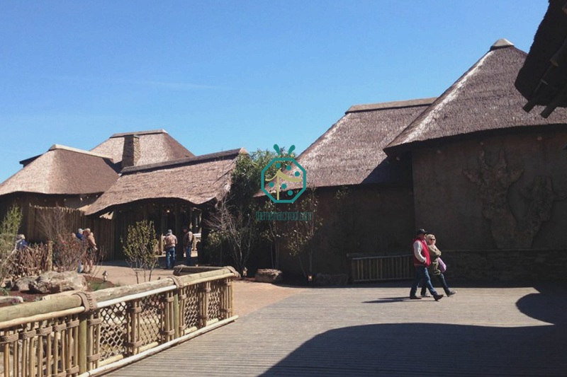 Synthetic reed thatch roof for waterfront landscape design for beach hotel villas Synthetic reed thatch roof for waterfront landscape design for beach hotel villas